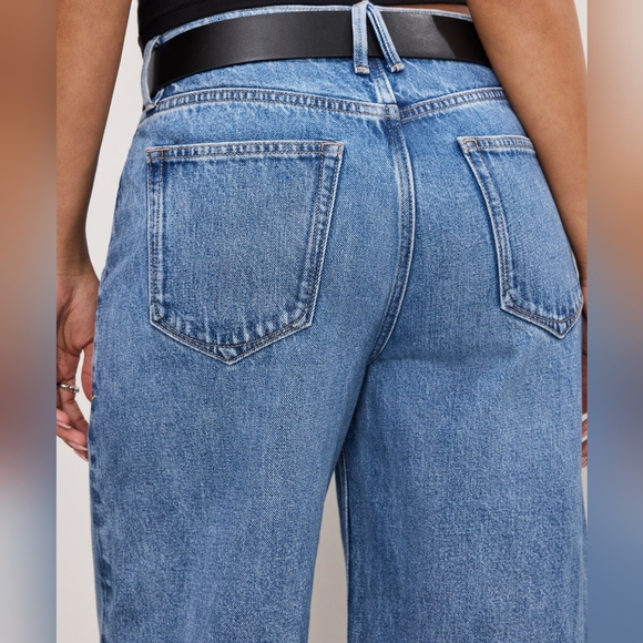 Good American GOOD LOW RISE BAGGY JEANS | INDIGO893 - Picture 2 of 8